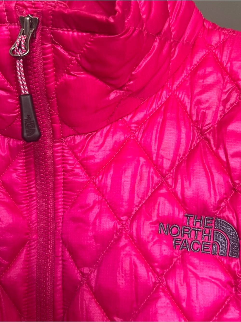The North Face Thermoball Vest SZ XS Hot Pink Gorpcore Travel Lightweight - Picture 3 of 11
